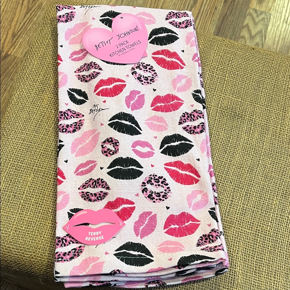 Betsey Johnson Pink and Black Lip Print Towels